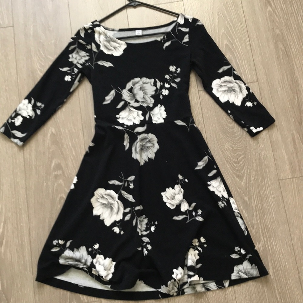 Black and White Floral Knee-Length Dress
